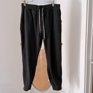 Black Vuori trackpants size Meduim